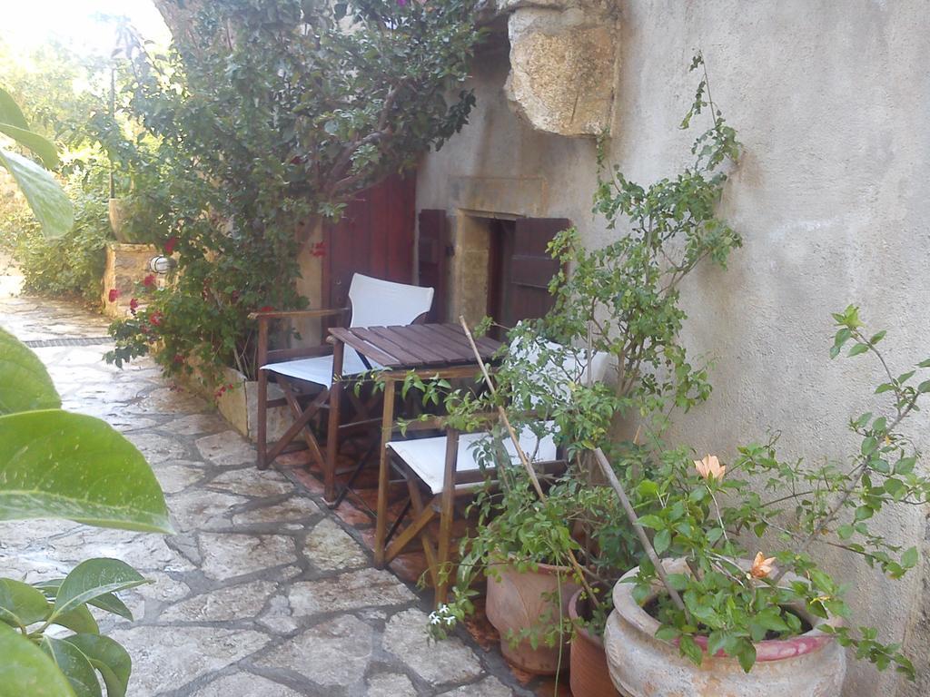 Porfyrousa Traditional Hotel Milopotamos  Luaran gambar